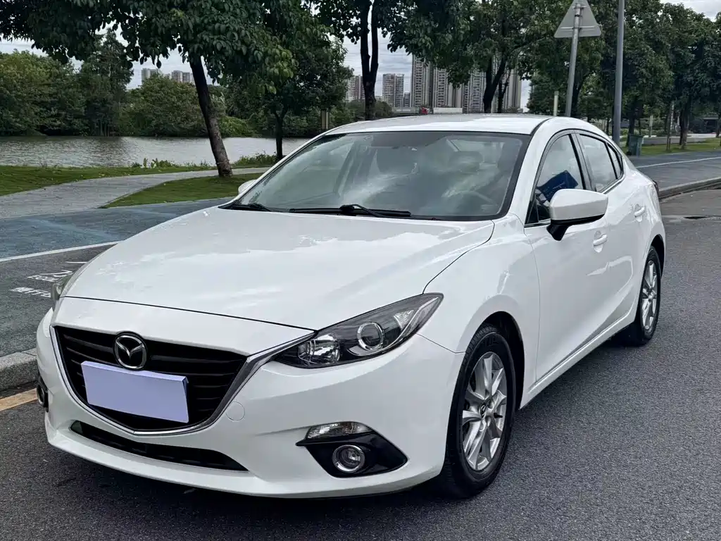 Mazda 3 Axela 2015