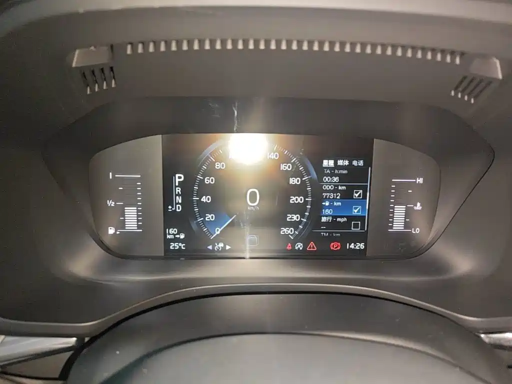 Volvo XC60 2020 — фото 12