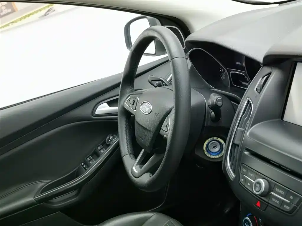 Ford Focus 2015 — фото 22