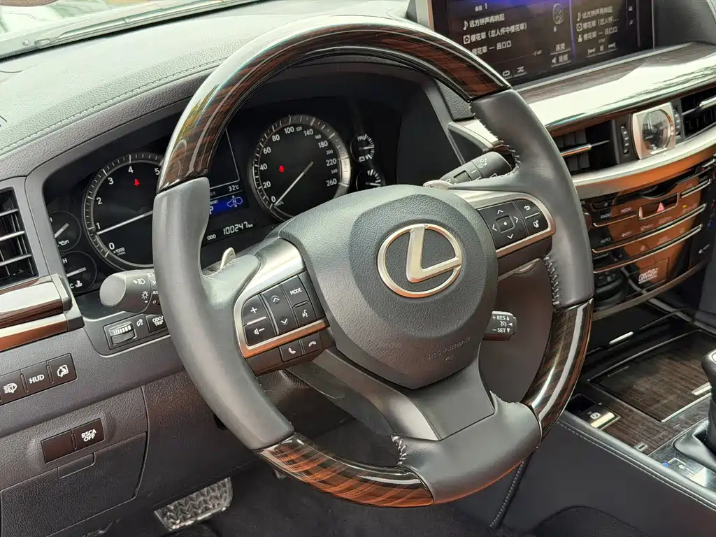 Lexus LX 2019 — фото 17