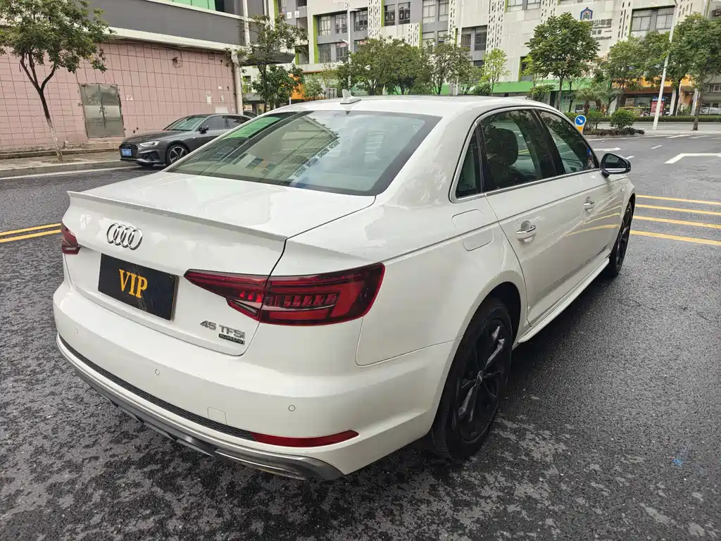 Audi A4L 2019