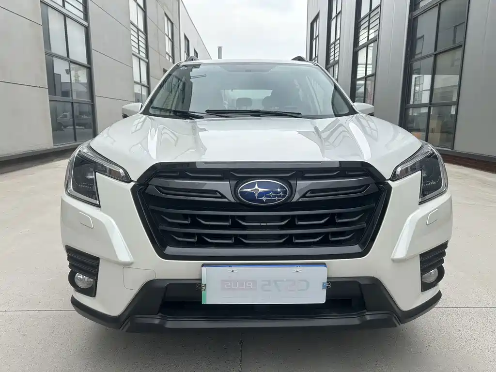 Subaru Forester 2022 — фото 2