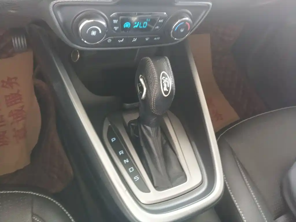 Ford Escort 2018 — фото 10