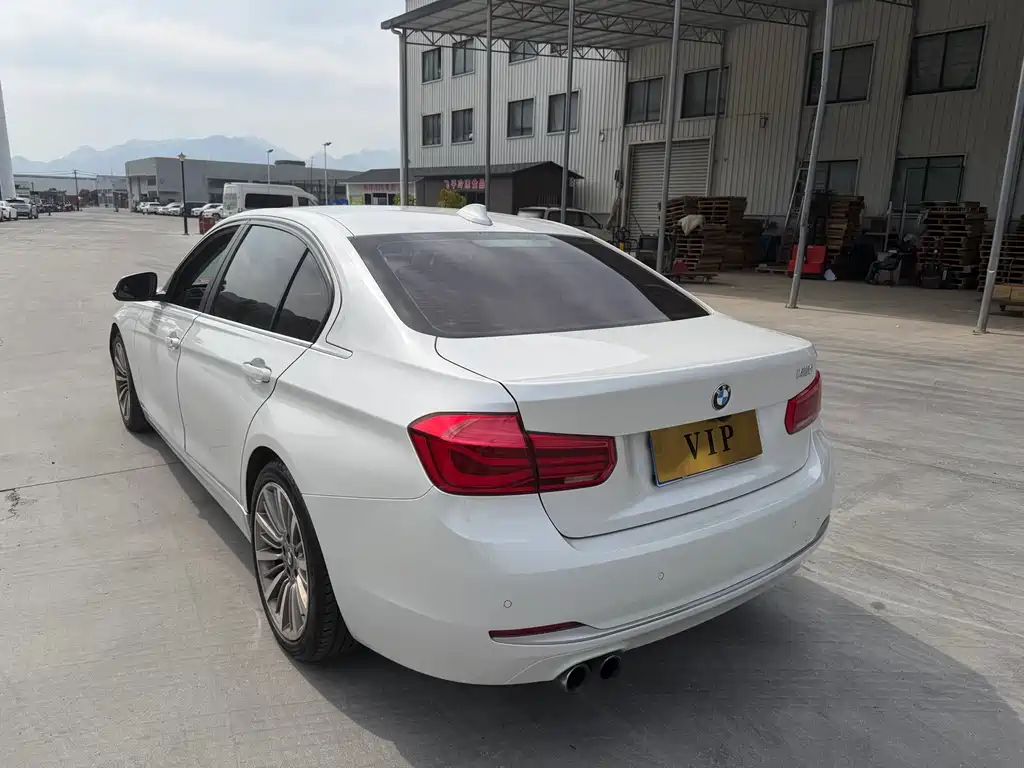 BMW 3 Series 2019 — фото 16