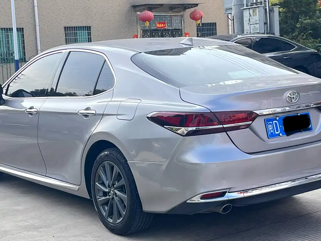 Toyota Camry 2023 — фото 6