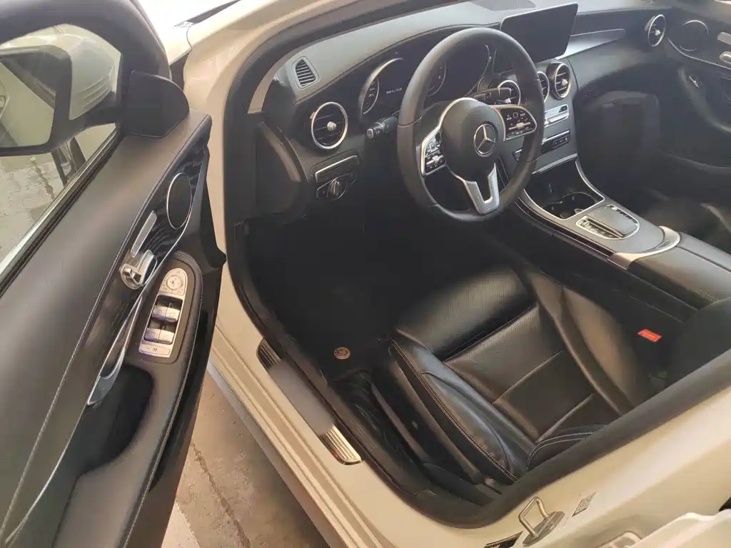 Mercedes-Benz C-Class 2018 — фото 16