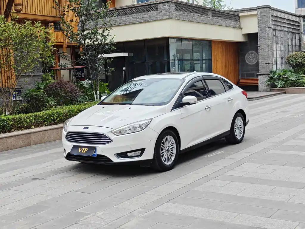 Ford Focus 2017 — фото 1