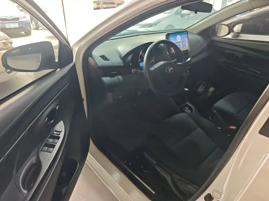 Toyota Yaris L 2021 — фото 12