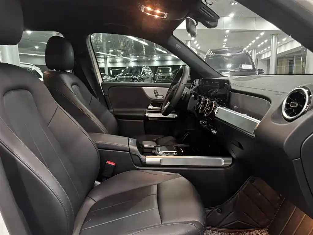 Mercedes-Benz GLB 2023 — фото 19