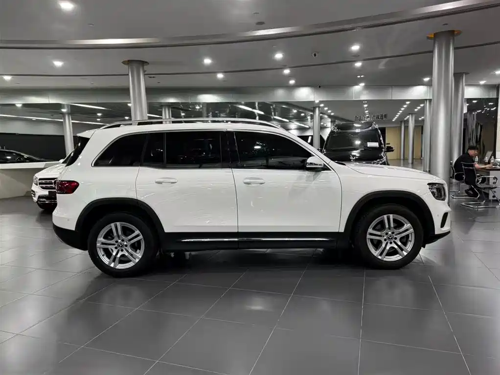 Mercedes-Benz GLB 2023