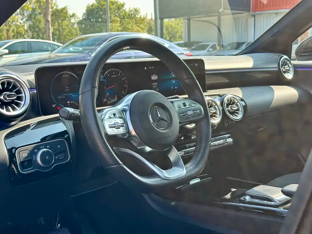 Mercedes-Benz A-Class 2023 — фото 6