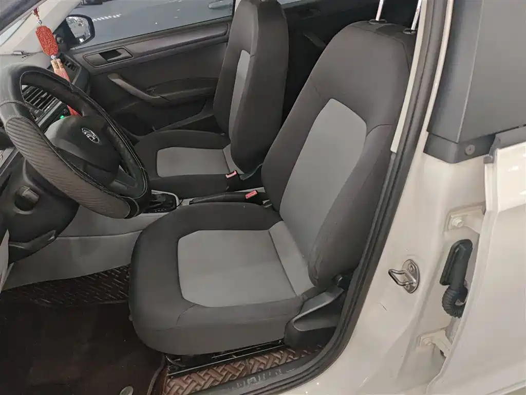 Skoda Rapid 2014 — фото 15