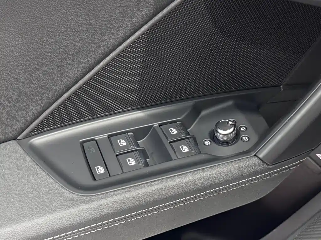 Audi A3 2023 — фото 17