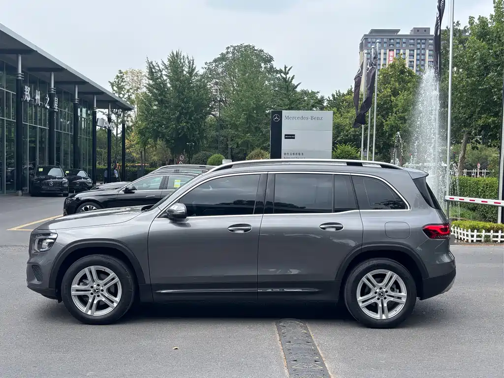 Mercedes-Benz GLB 2023