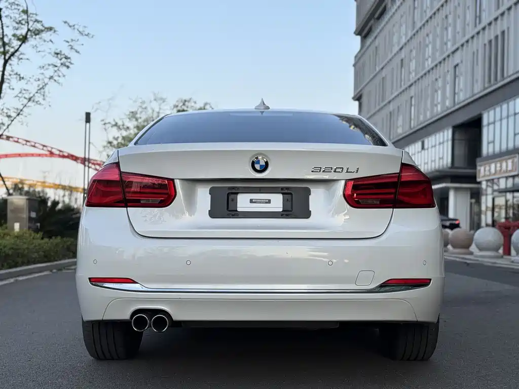BMW 3 Series 2017 — фото 10