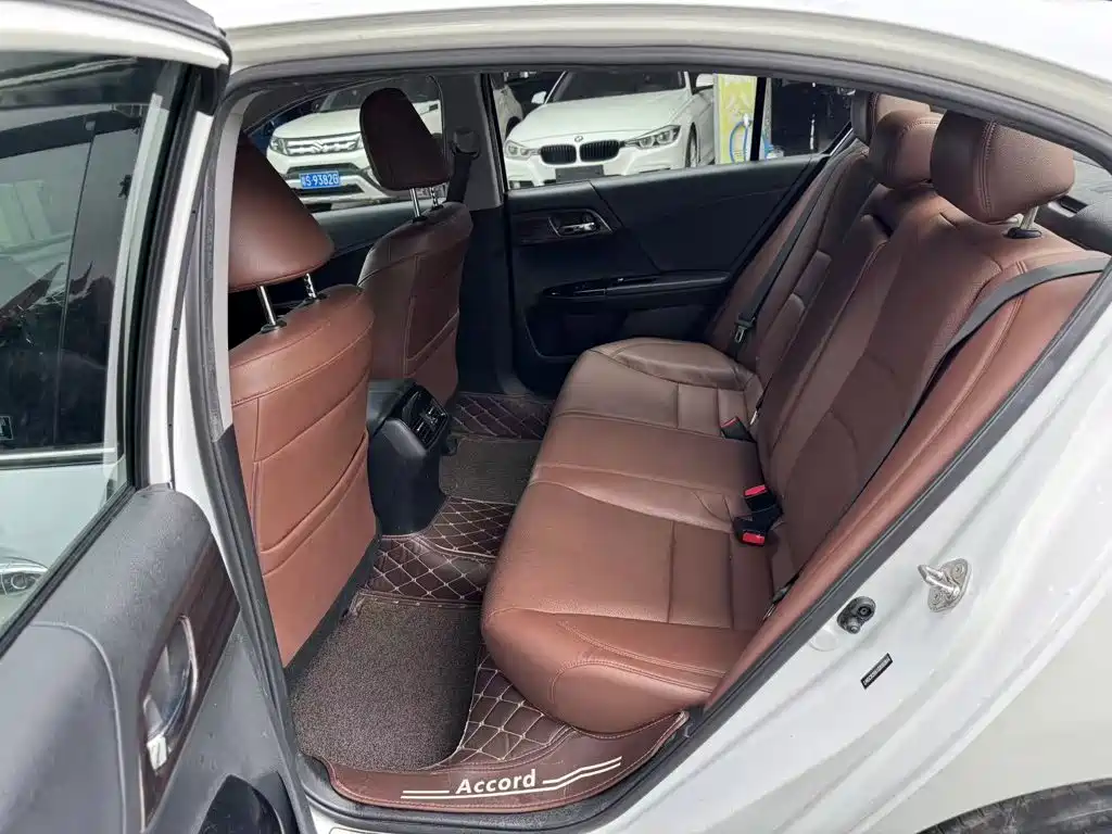 Honda Accord 2016 — фото 22
