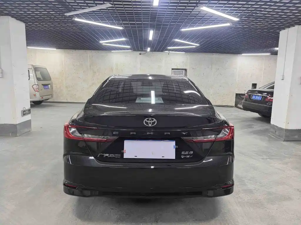 Toyota Camry 2025 — фото 8