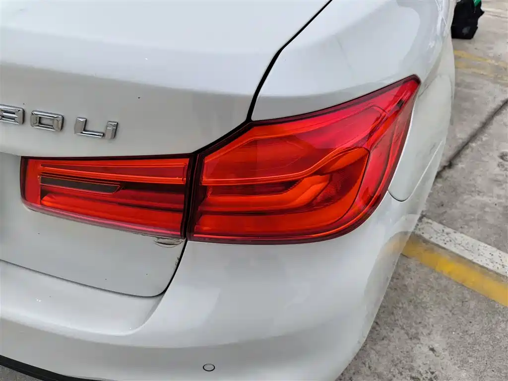 BMW 5 Series 2018 — фото 24