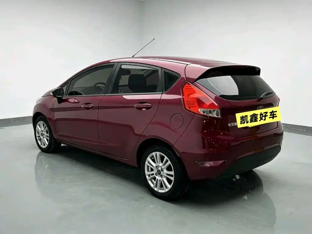Ford Fiesta 2013 — фото 4