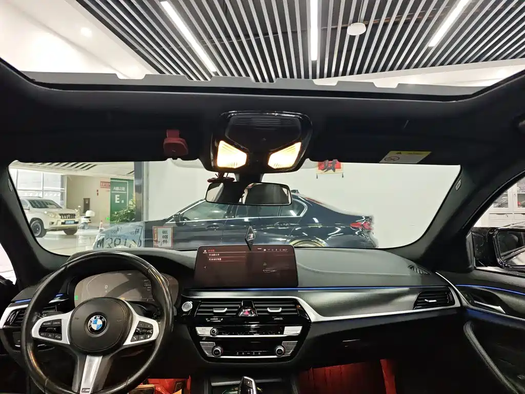BMW 5 Series 2022 — фото 17