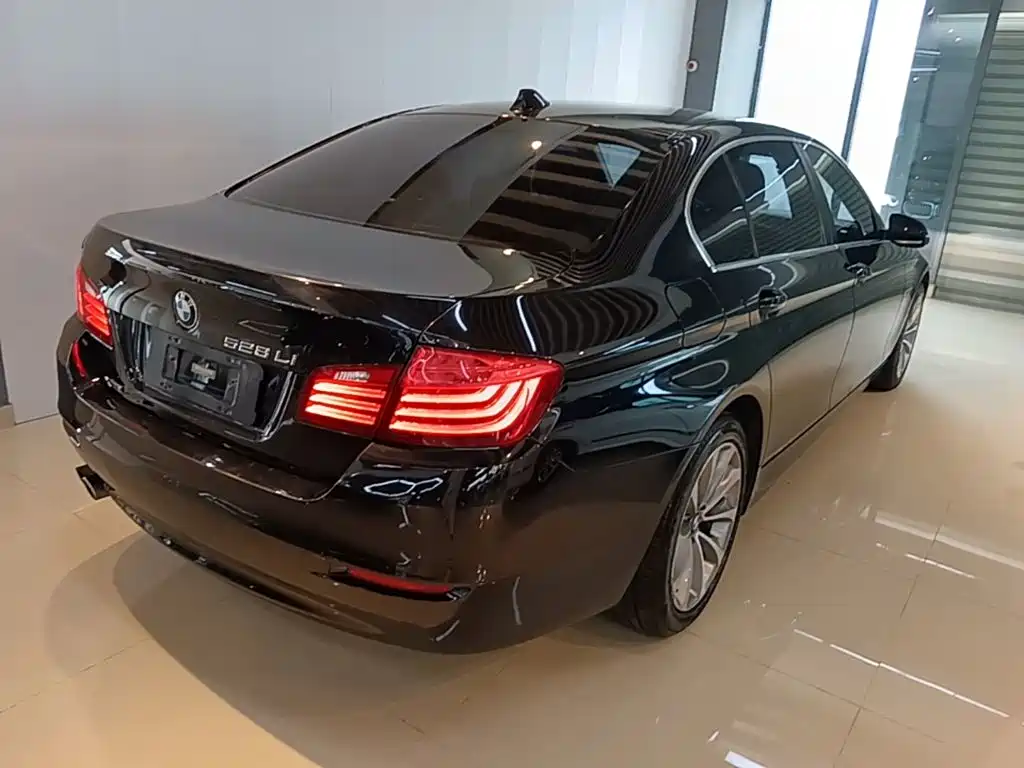 BMW 5 Series 2015 — фото 7