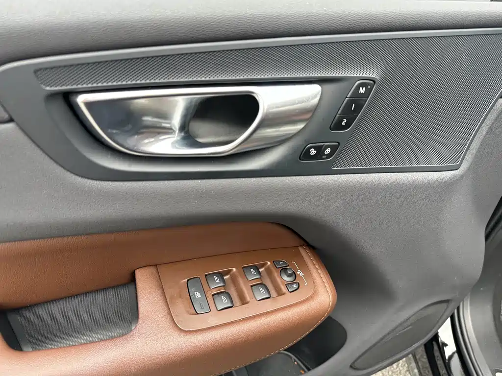 Volvo XC60 2024 — фото 19