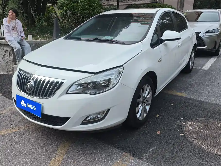 Buick Excelle 2012 — фото 1