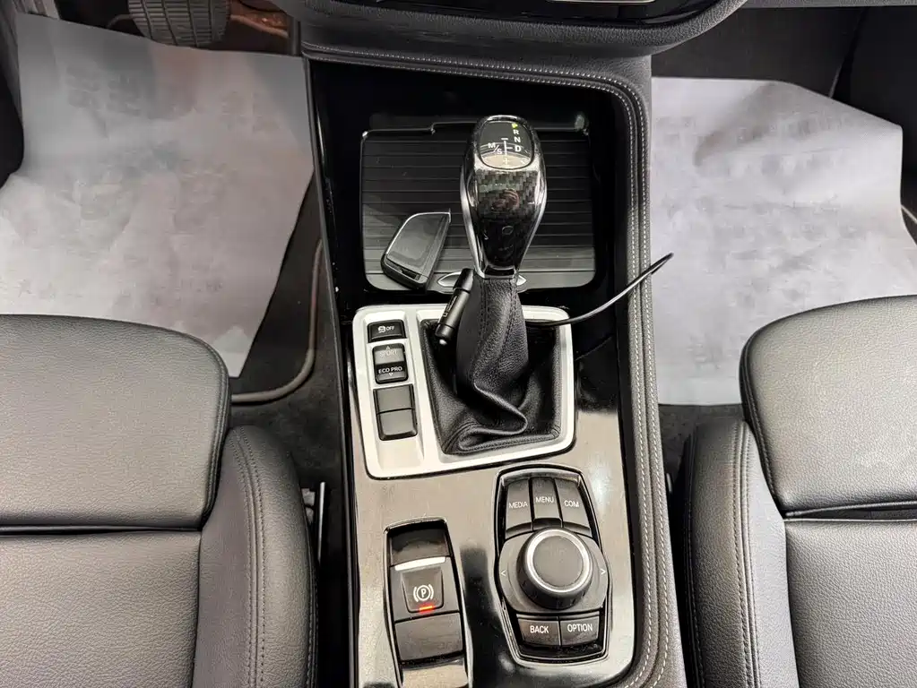 BMW 1 Series 2018 — фото 19