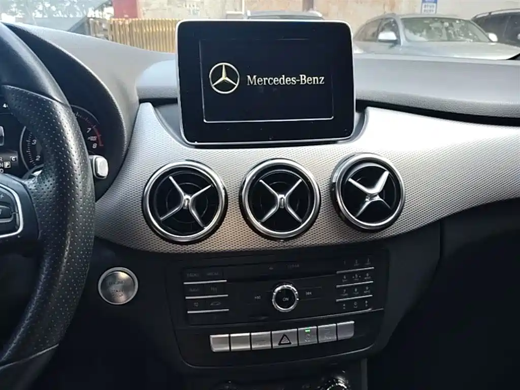 Mercedes-Benz B-Class 2017 — фото 13