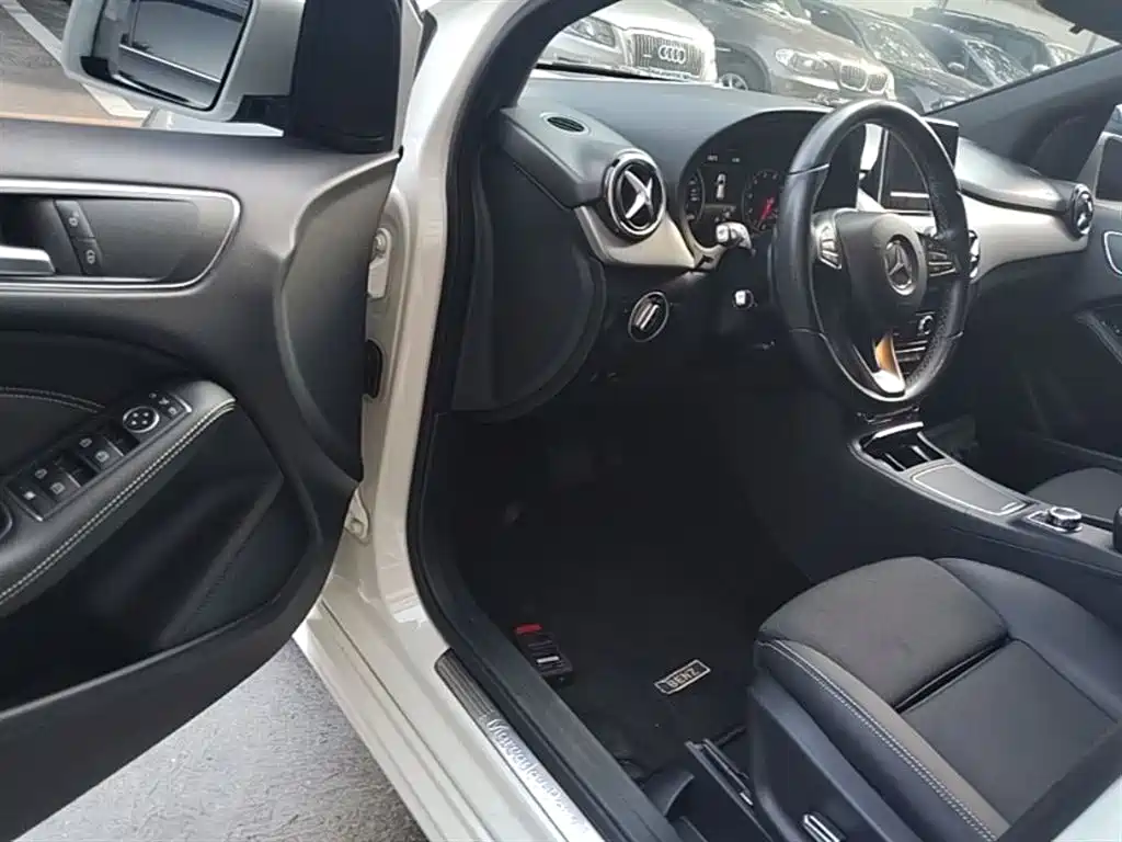 Mercedes-Benz B-Class 2017 — фото 16
