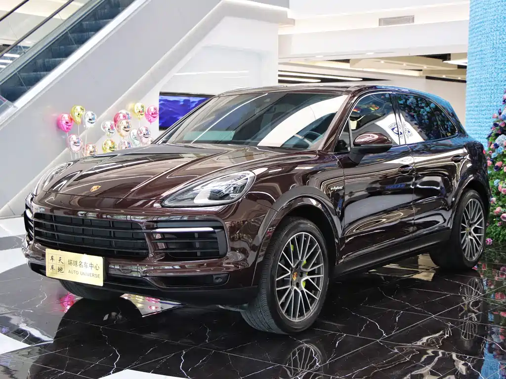 Porsche Cayenne Hybrid 2021 — фото 1