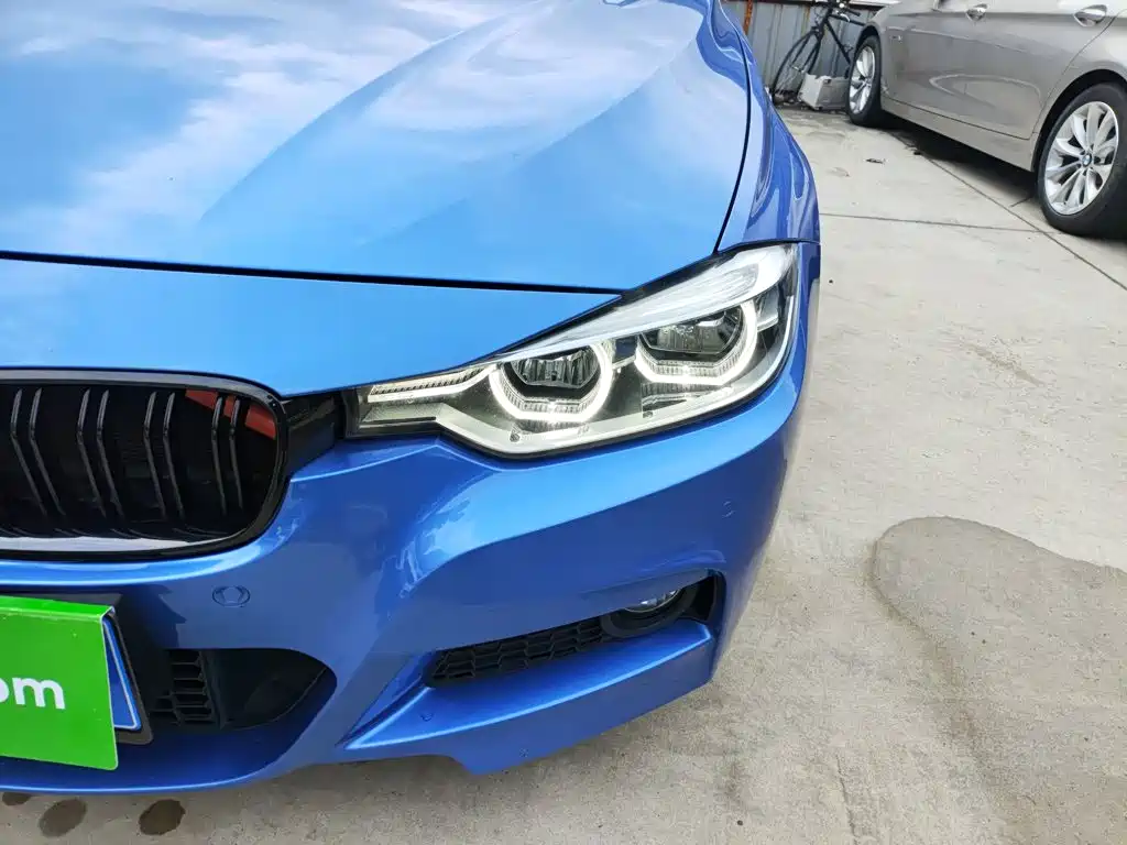BMW 3 Series 2018 — фото 24