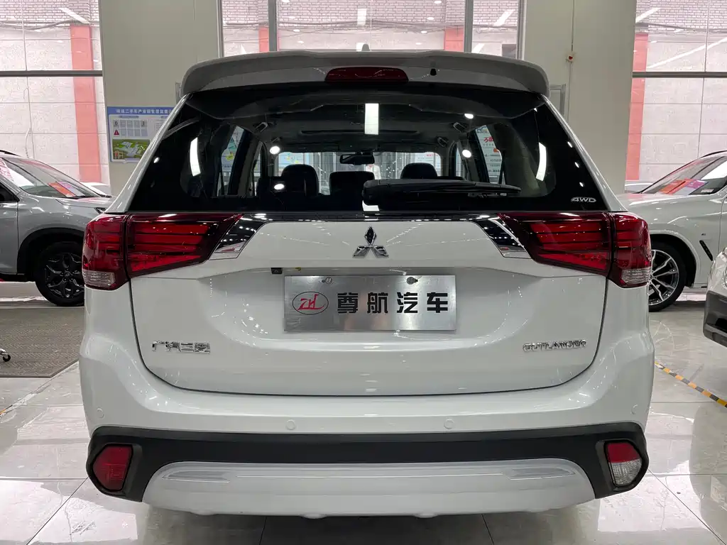 Mitsubishi Outlander 2019 — фото 6