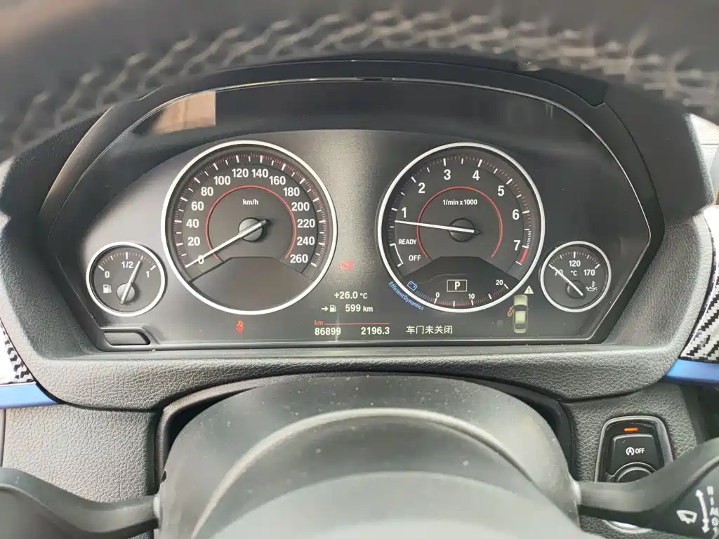 BMW 3 Series 2018 — фото 12