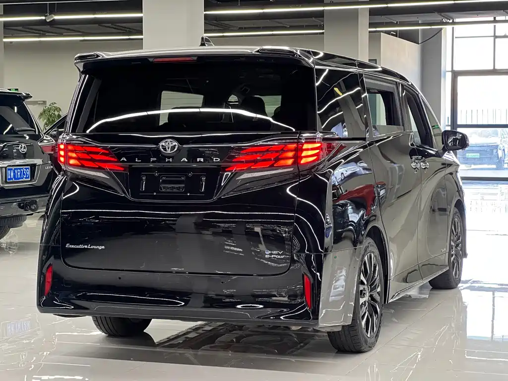 Toyota Alphard 2025 — фото 4