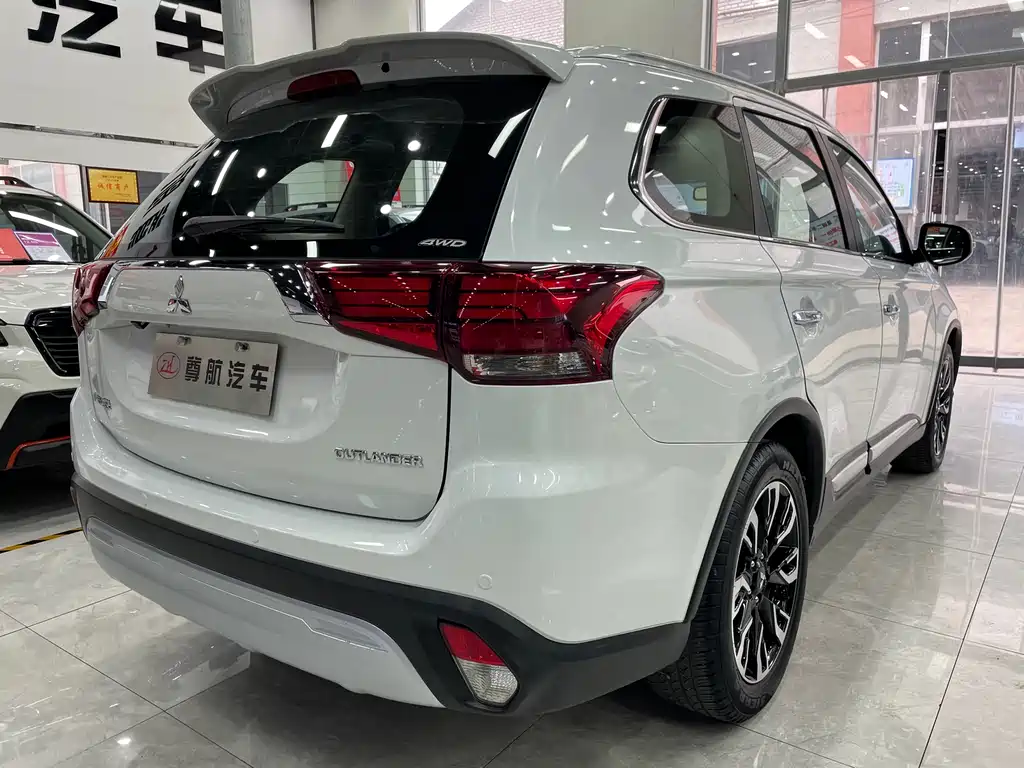 Mitsubishi Outlander 2019 — фото 7
