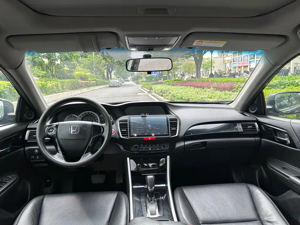 Honda Accord 2017 — фото 9