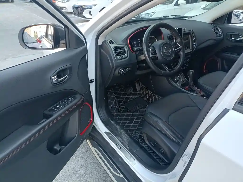 Jeep Compass 2017 — фото 20