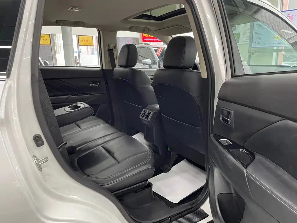 Mitsubishi Outlander 2019 — фото 17
