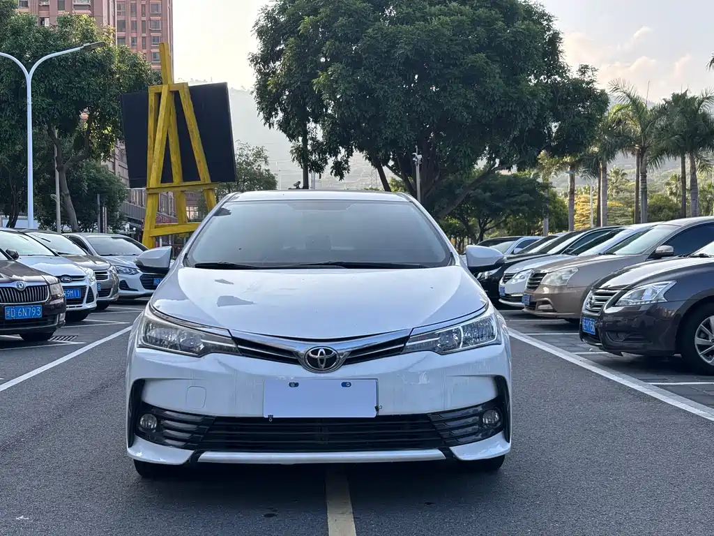 Toyota Corolla 2018 — фото 2