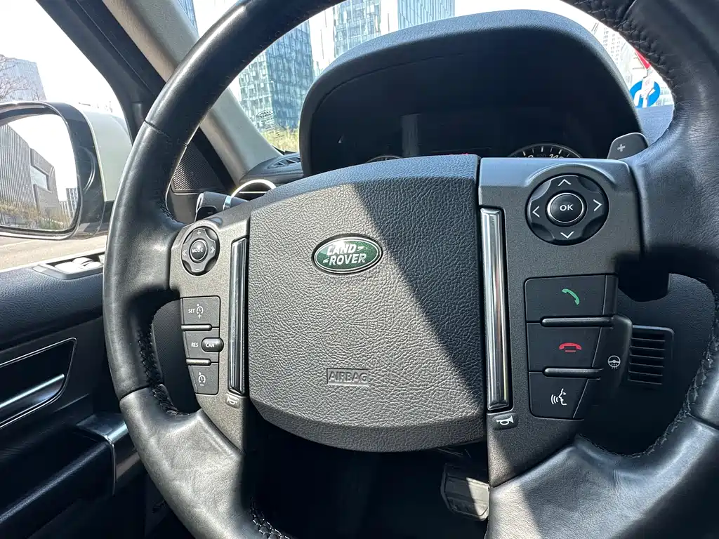 Land Rover Discovery 2017 — фото 10