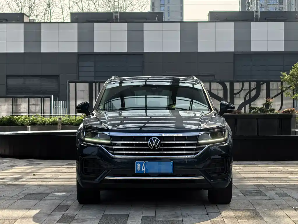 Volkswagen Touareg 2023 — фото 2
