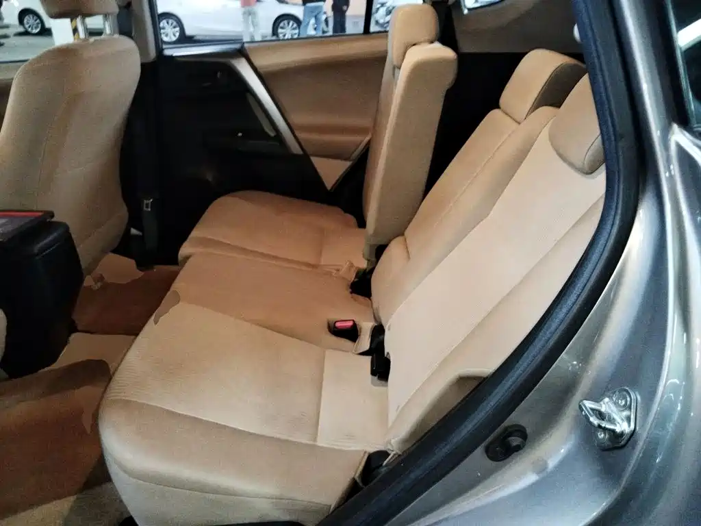 Toyota RAV4 2016 — фото 17