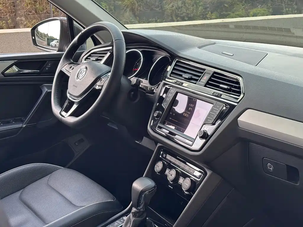 Volkswagen Tiguan L 2017 — фото 26