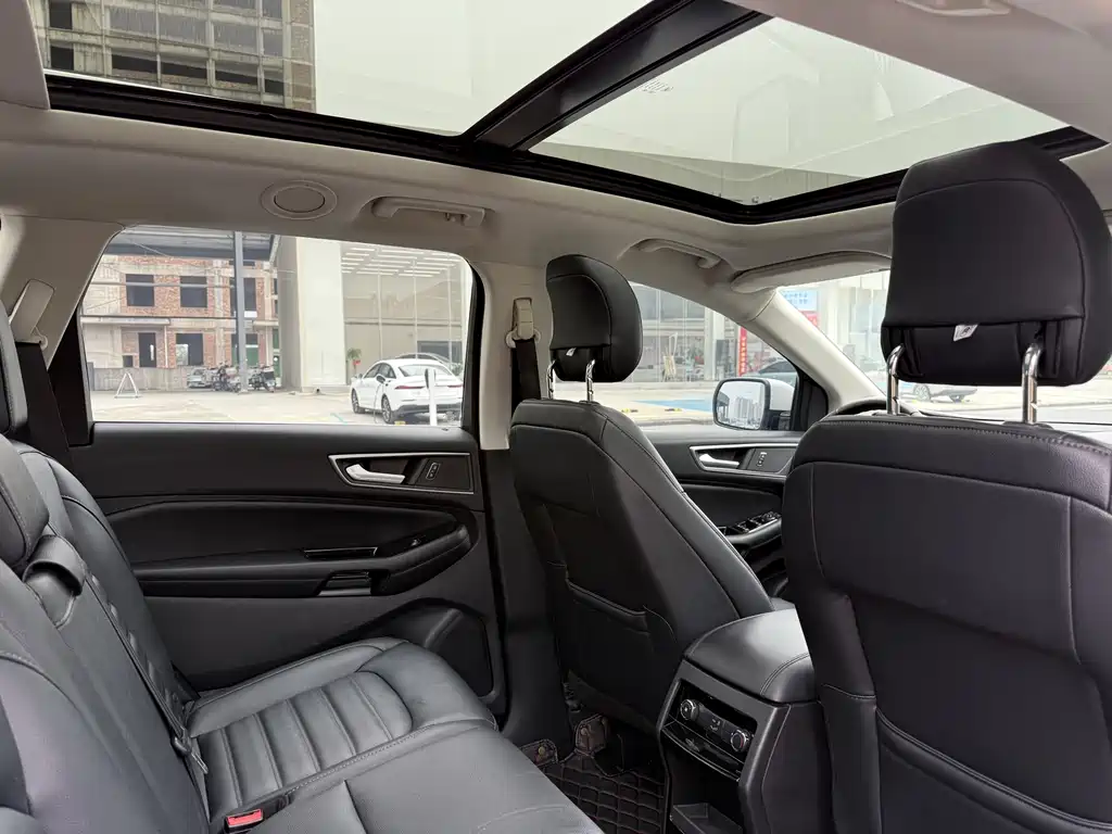 Ford Edge 2020 — фото 18