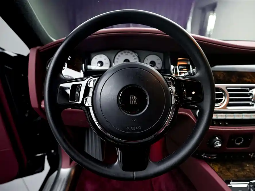Rolls-Royce Ghost 2017 — фото 15