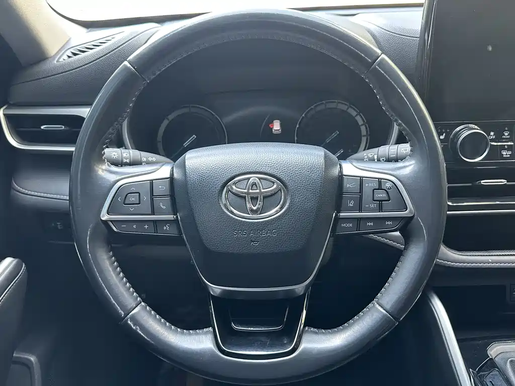 Toyota Highlander 2023 — фото 14