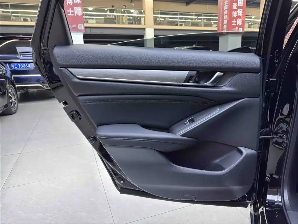 Honda Accord 2022 — фото 9