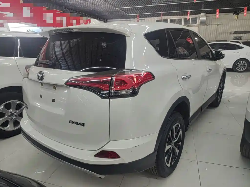 Toyota RAV4 2019 — фото 7