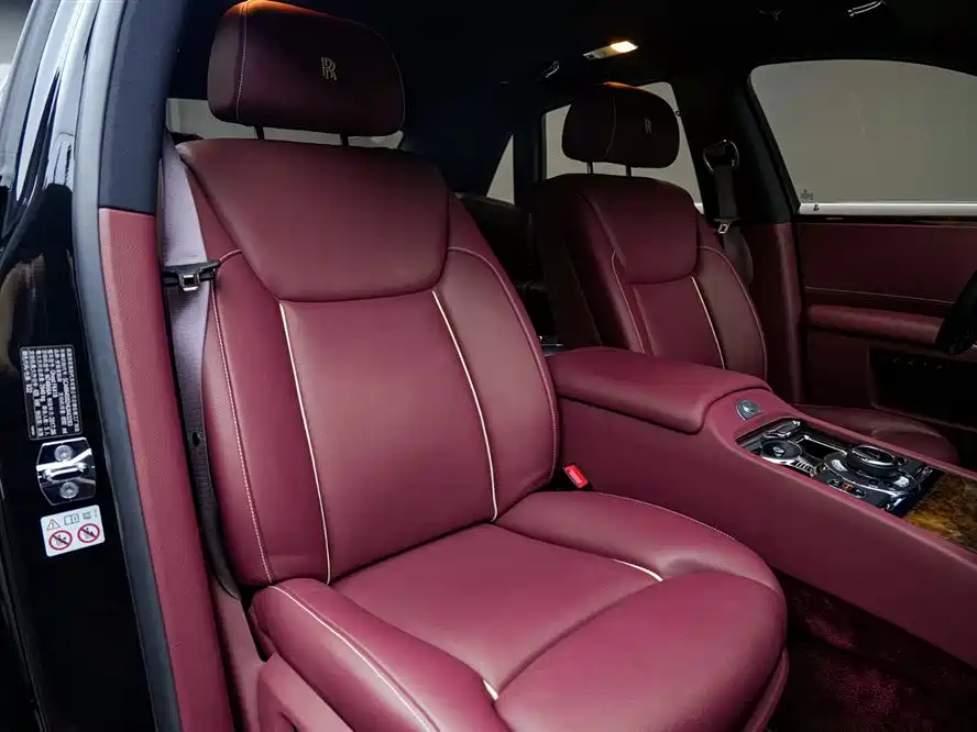 Rolls-Royce Ghost 2017 — фото 12